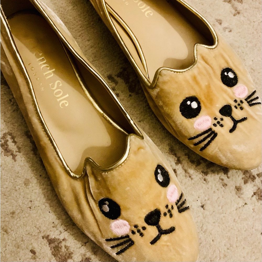 French Sole London Cat Flats - $45

Size: EU 37 (US 6.5-7)